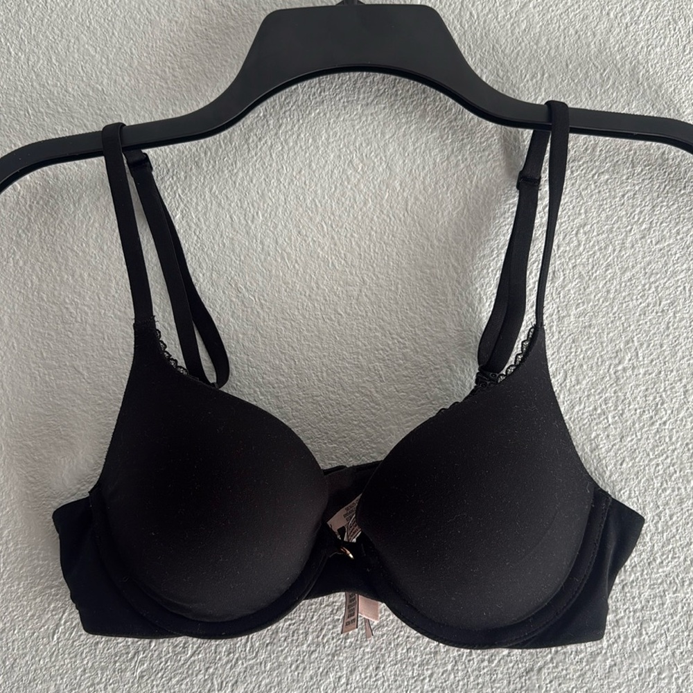 Victoria’s Secret perfect shape black bra size 32B